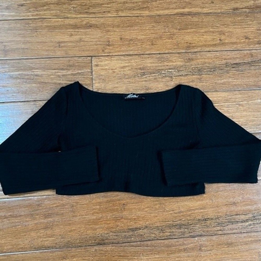 Motel Long Sleeve Crop Top